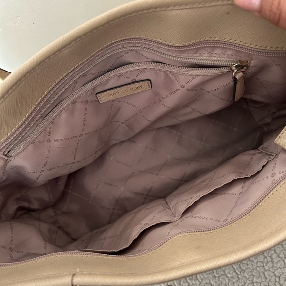 Michael Kors Jet Set Top Zip Tote - Picture 7 of 11